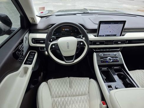 Certified 2023 Lincoln Aviator Black Label w/ Class IV Trailer Tow Package image 6