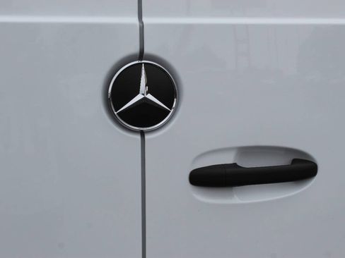 Used 2025 Mercedes-Benz Sprinter 2500 image 17