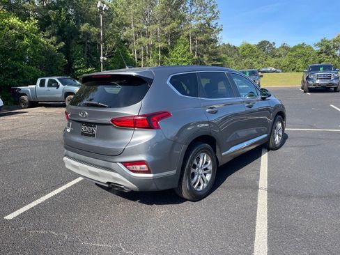 Used 2020 Hyundai Santa Fe SE FWD image 17