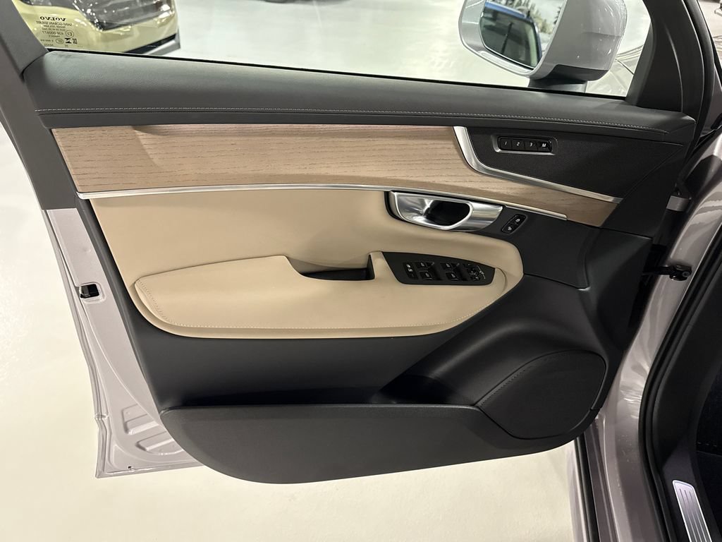 Used 2026 Volvo XC90 B6 Core w/ Protection Package Premier AWD/4WD image 9