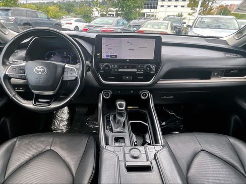 Used 2024 Toyota Grand Highlander AWD Hybrid image 14
