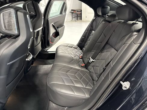 Used 2024 BMW 740i xDrive AWD/4WD image 39