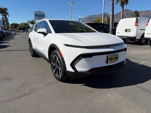 New 2026 Chevrolet Equinox EV LT image 2