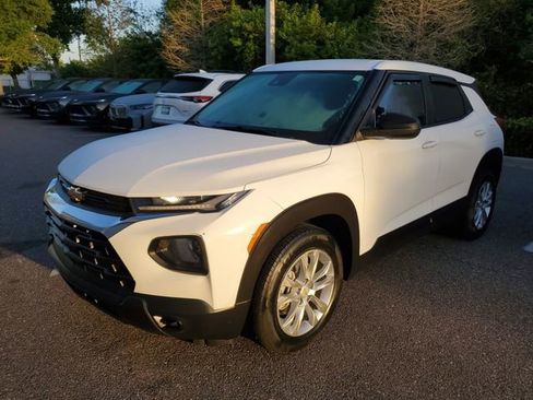 Used 2021 Chevrolet TrailBlazer LS image 2