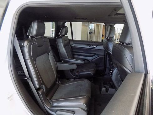 New 2024 Jeep Grand Cherokee L Altitude AWD/4WD image 25