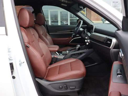 Used 2024 Kia Telluride EX w/ EX Captain's Chair Package image 52