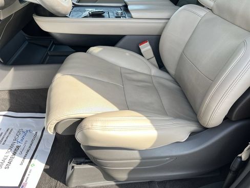 Used 2024 Lincoln Navigator Reserve AWD/4WD image 12