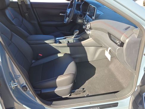 Used 2025 Nissan Sentra SR w/ SR Premium Package image 4