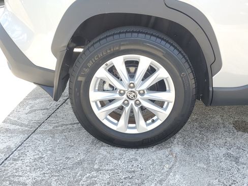 Certified 2024 Toyota Corolla Cross LE w/ Moonroof Package FWD image 7