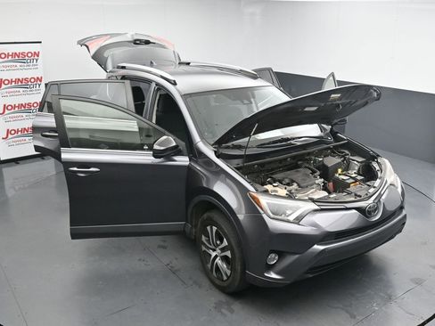 Used 2018 Toyota RAV4 LE FWD image 25