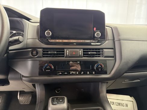 Used 2025 Nissan Pathfinder S FWD image 9