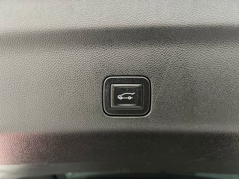 Used 2025 Chevrolet Tahoe LT image 41