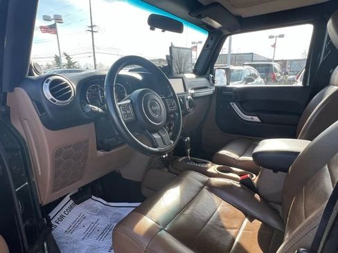 Used 2011 Jeep Wrangler Unlimited Sahara w/ Dual Top Group AWD/4WD image 10