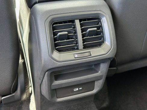 Certified 2024 Volkswagen Taos SE FWD image 14