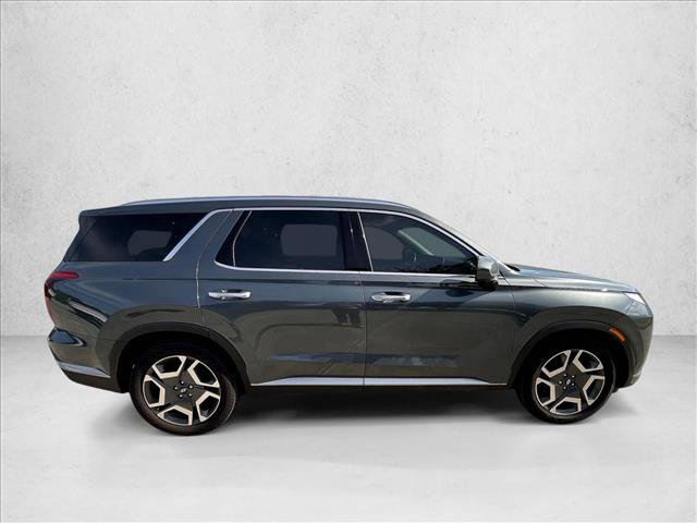 Used 2024 Hyundai Palisade SEL w/ Premium Package FWD image 3