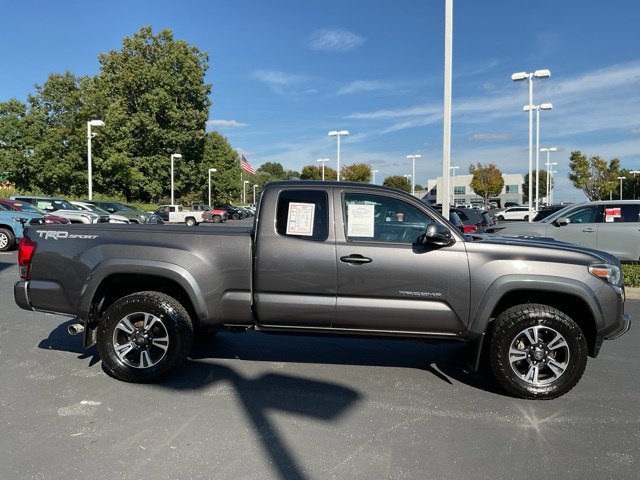 Used 2016 Toyota Tacoma TRD Sport w/ Towing Package RWD image 7