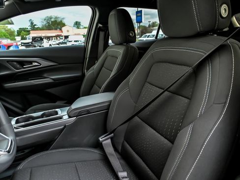 Used 2025 Chevrolet Equinox EV LT FWD image 16