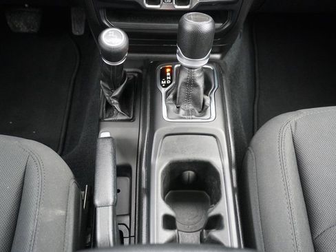 Used 2023 Jeep Gladiator Sport image 23