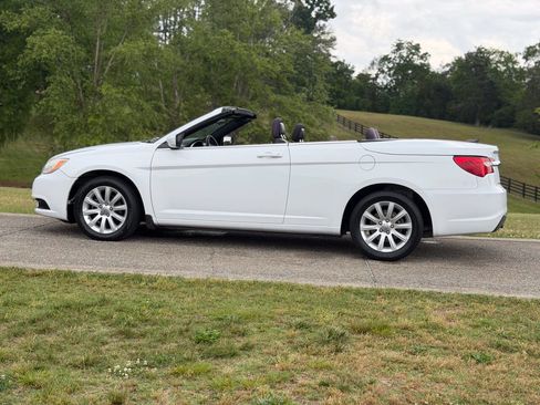 Used 2012 Chrysler 200 Touring FWD image 17