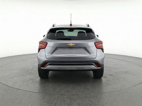 Used 2025 Chevrolet Trax LT w/ LT Convenience Package image 7