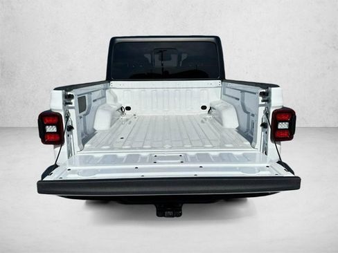 Used 2026 Jeep Gladiator Mojave AWD/4WD image 5