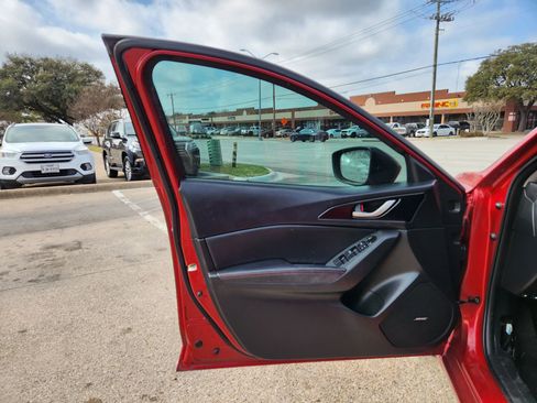 Used 2016 MAZDA MAZDA3 i Grand Touring image 8