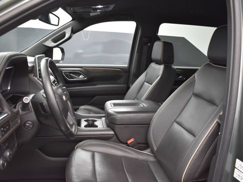 Used 2023 Chevrolet Suburban Premier RWD image 20