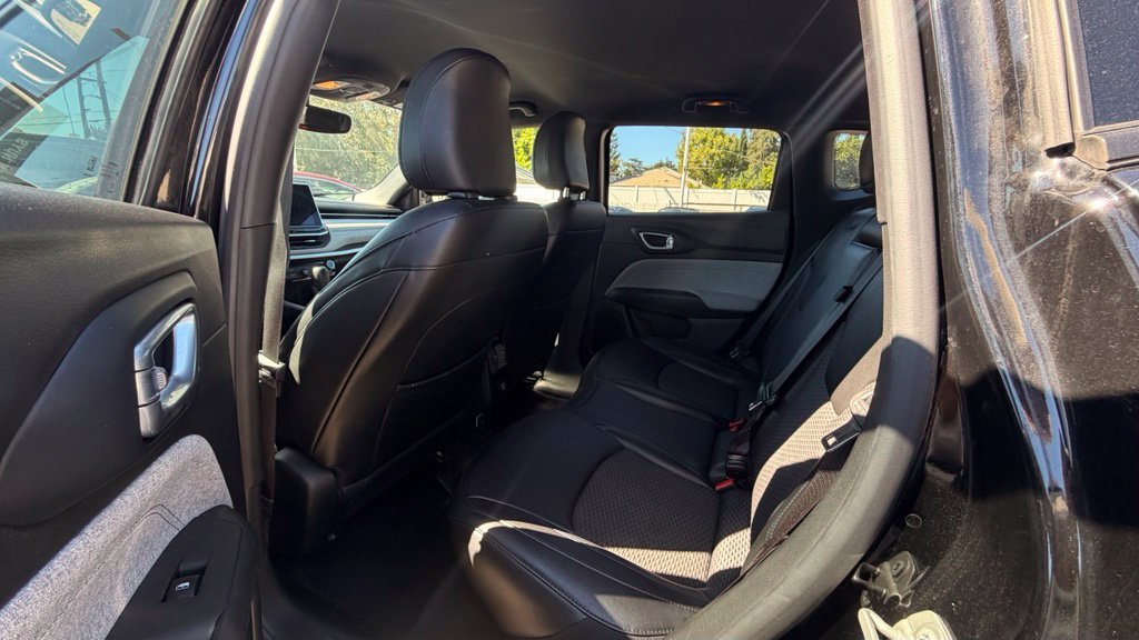 Used 2024 Jeep Compass Latitude AWD/4WD image 6