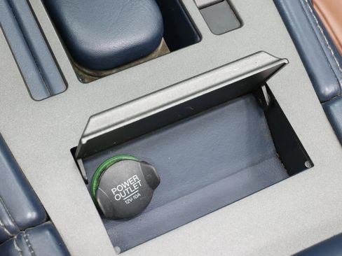 Used 2014 Aston Martin V8 Vantage Roadster image 33