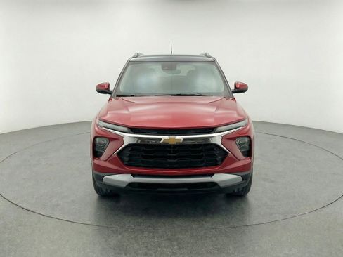 Used 2025 Chevrolet TrailBlazer LT FWD image 2