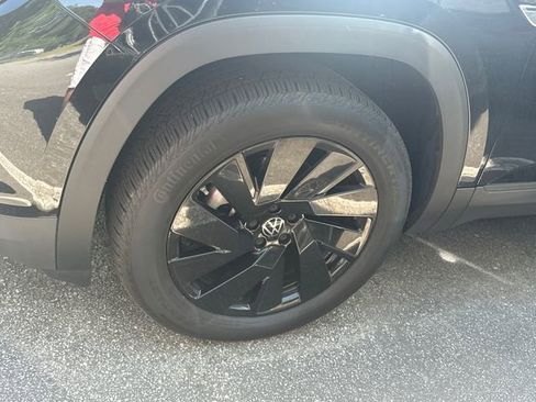 Used 2025 Volkswagen Atlas Cross Sport SE FWD image 4