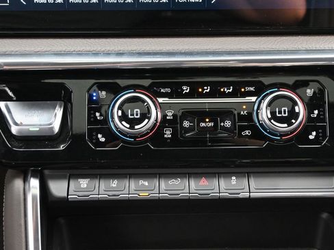 Used 2024 GMC Sierra 3500 Denali w/ Denali Reserve Package AWD/4WD image 18