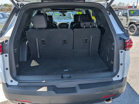 Used 2023 Chevrolet Traverse LT w/ LT Premium Package image 13