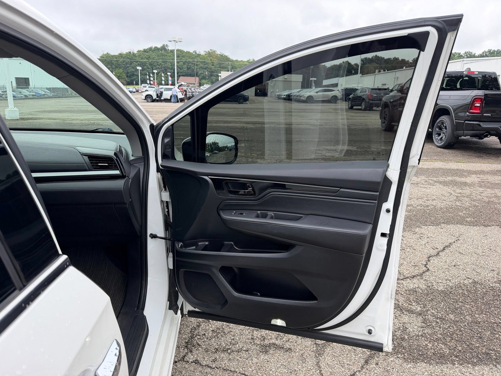 Used 2023 Honda Odyssey Elite image 39