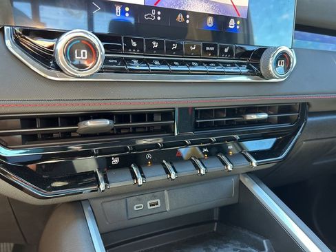 Used 2025 Chevrolet Colorado Z71 w/ Technology Package image 29