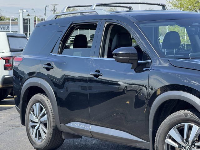 Used 2024 Nissan Pathfinder SL AWD/4WD image 30