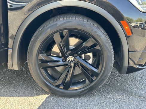 Certified 2024 Volkswagen Tiguan SE R-Line FWD image 7