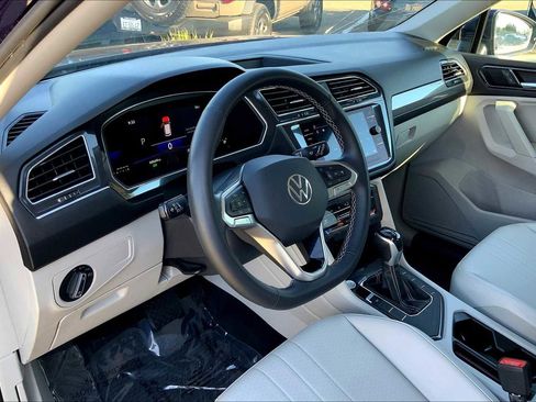 Used 2022 Volkswagen Tiguan SE image 33