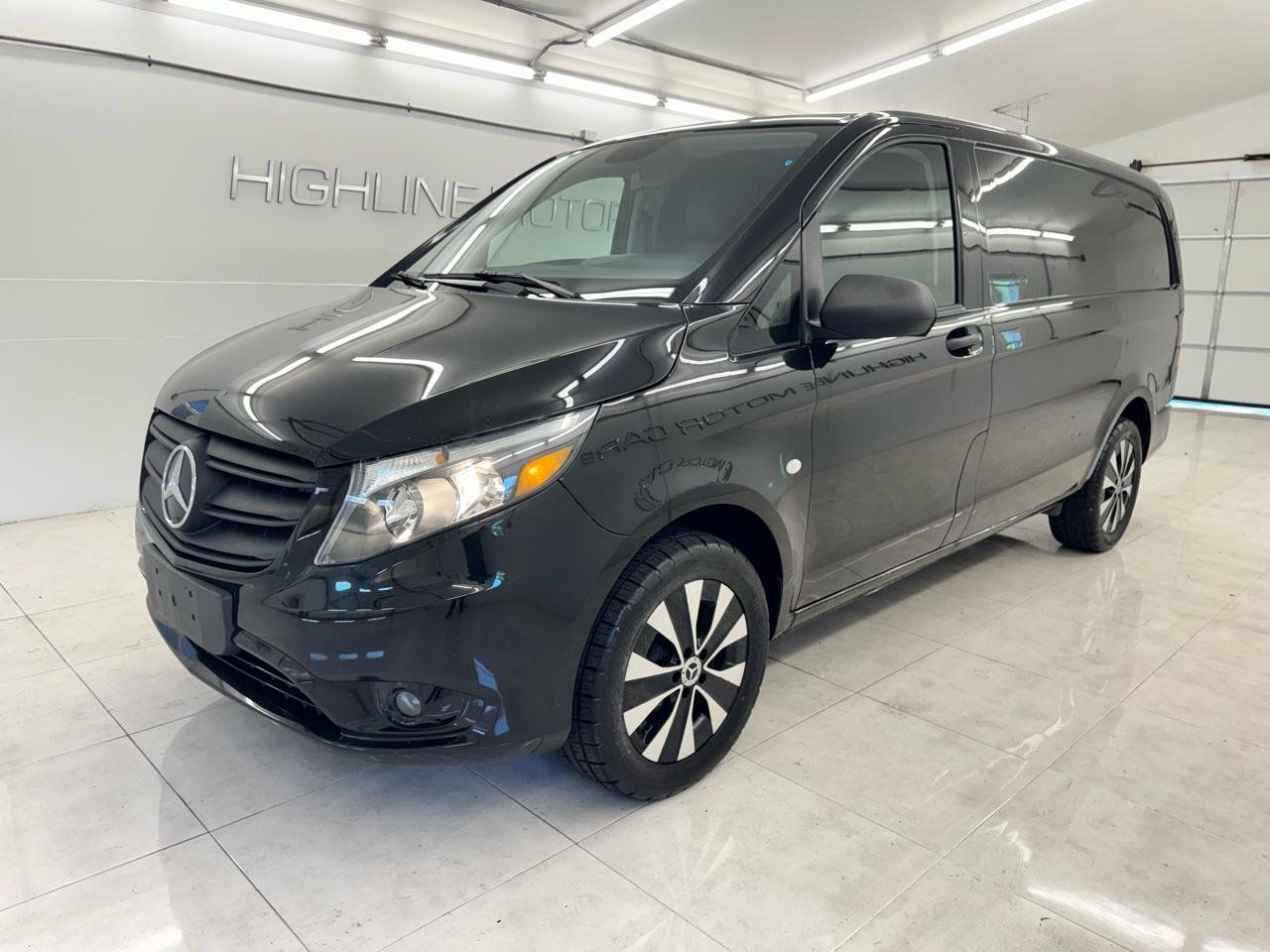 Used 2022 Mercedes-Benz Metris image 1