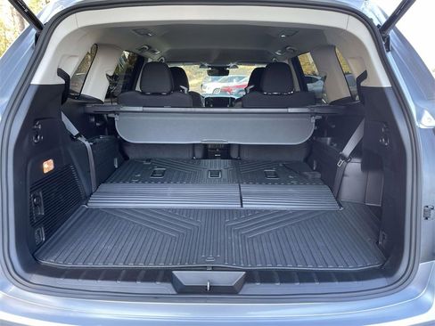 Used 2023 Subaru Ascent Premium w/ Convenience Package image 8