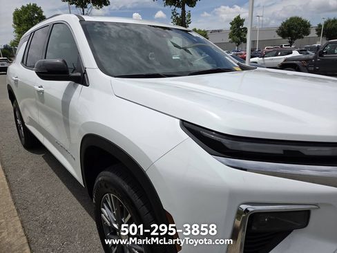 Used 2025 Chevrolet Traverse LT FWD image 4