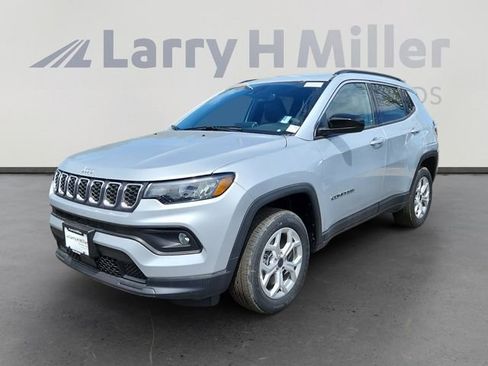 New 2025 Jeep Compass Latitude AWD/4WD image 1