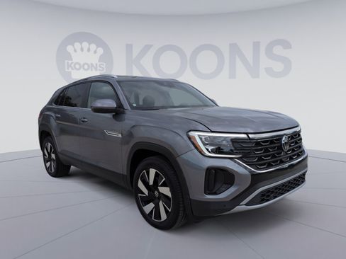 Used 2025 Volkswagen Atlas Cross Sport SE image 10