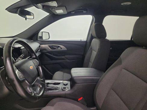 Used 2023 Chevrolet Traverse LT image 17