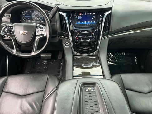 Used 2017 Cadillac Escalade ESV Platinum image 27