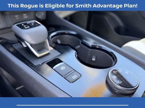 Used 2022 Nissan Rogue SV AWD/4WD image 16