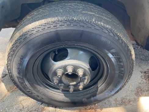 Used 2002 Chevrolet Silverado 3500 2WD Regular Cab image 18