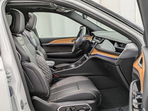 Used 2022 Jeep Grand Cherokee Summit AWD/4WD image 29