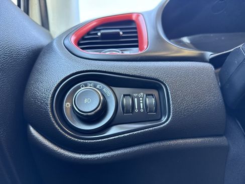 Used 2018 Jeep Renegade Trailhawk AWD/4WD image 25