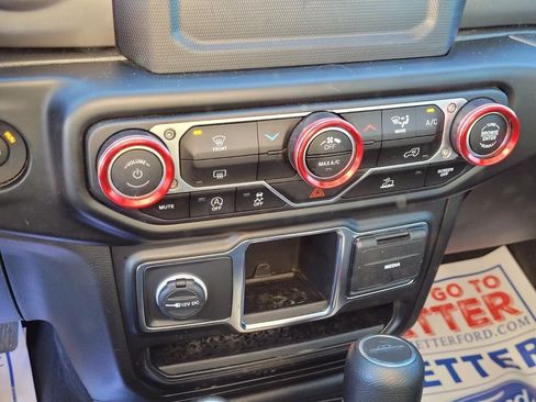 Used 2022 Jeep Gladiator Sport AWD/4WD image 18